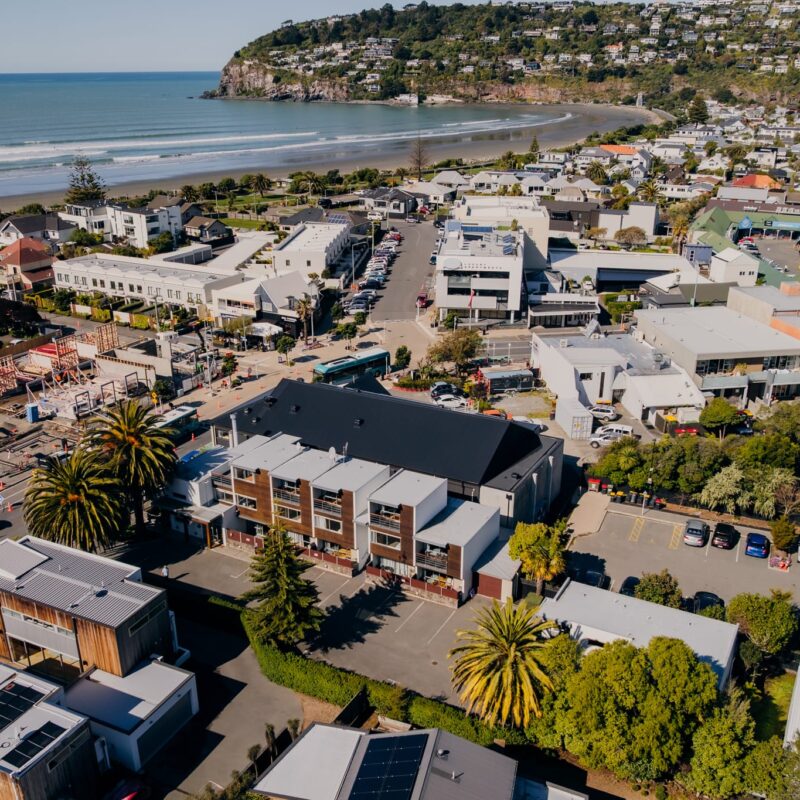 Central location for accommodation in Sumner close to cafes, beach walks and village shops